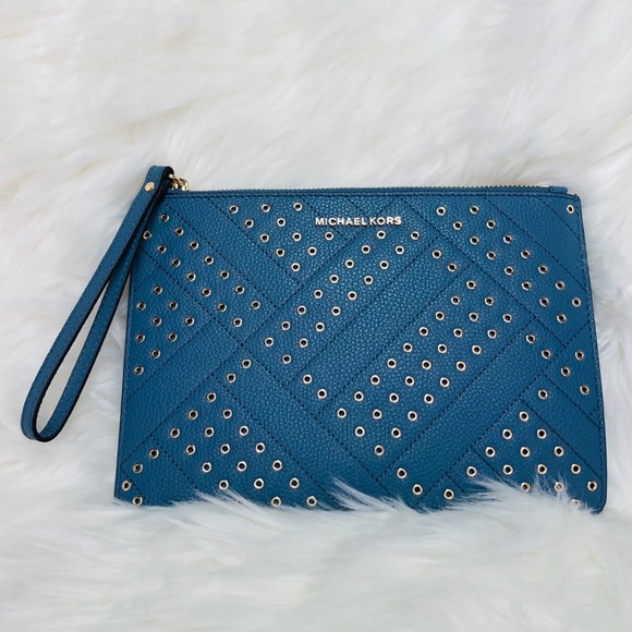 Michael Kors Handbags - Michael Kors Jet Set Travel Clutch Wristlet